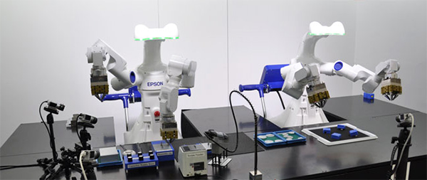 Новый интеллектуальный двурукий робот от Epson